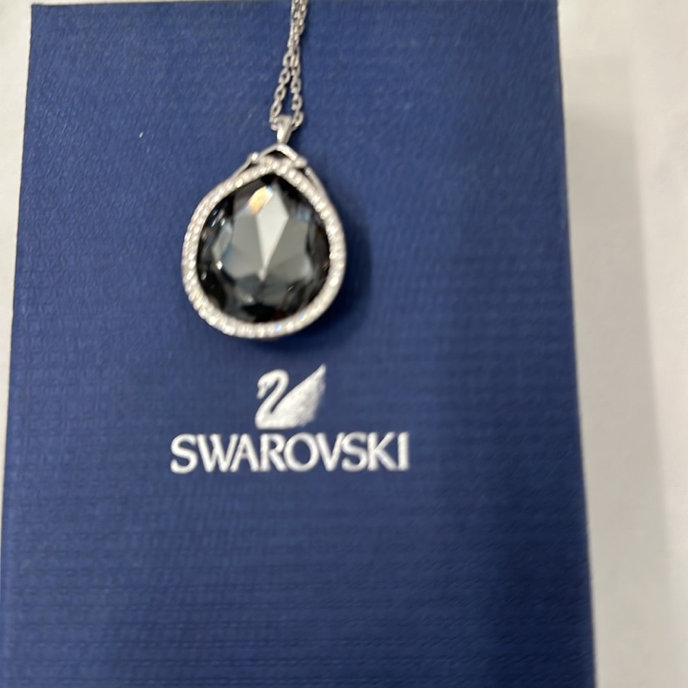 Swarovski Necklace Excellent Condition - Picture 2 of 5